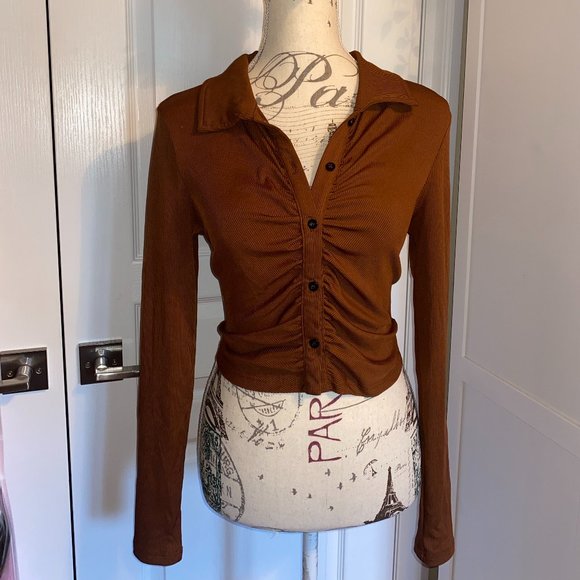 SHEIN Tall Button Front Ruched Crop Top - Picture 1 of 2